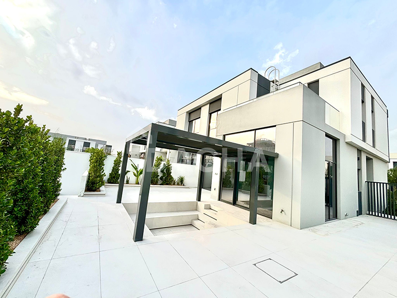 4 bedroom townhouse to rent - Dacha