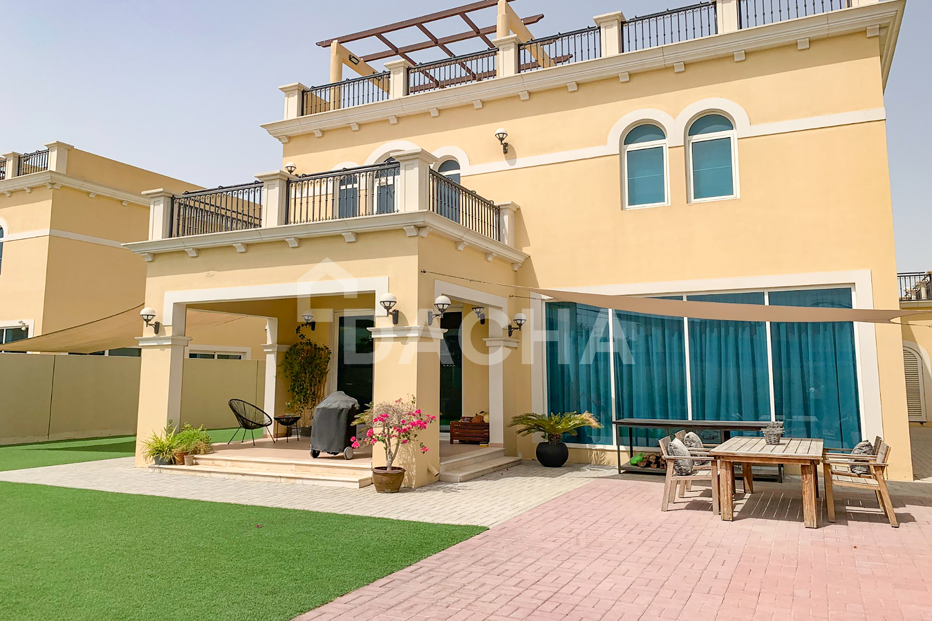 4 bedroom villa for sale - Dacha