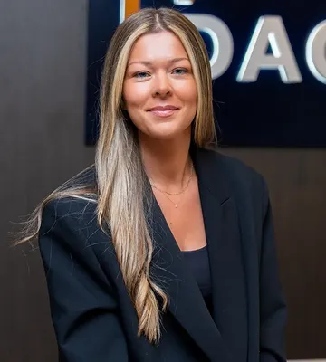 Laura Almoukov  - Dacha