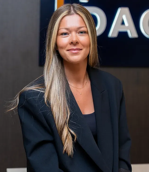 Laura Almoukov - Dacha