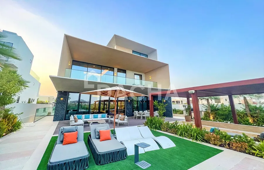 6 bedroom villa for sale - Dacha