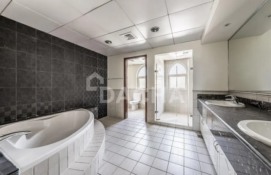 4 bedroom villa for sale - Dacha