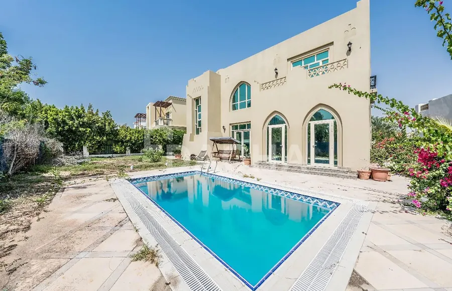 4 bedroom villa for sale - Dacha