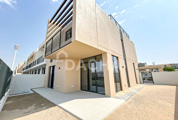 4 bedroom villa for sale banner - Dacha