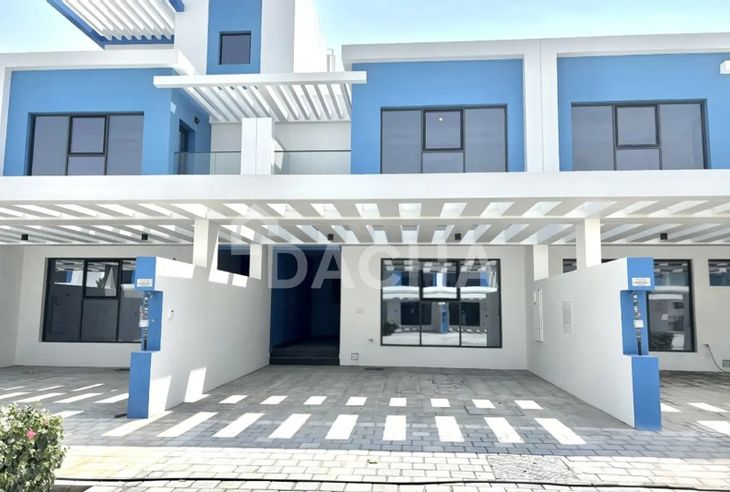 5 bedroom townhouse for sale banner - Dacha