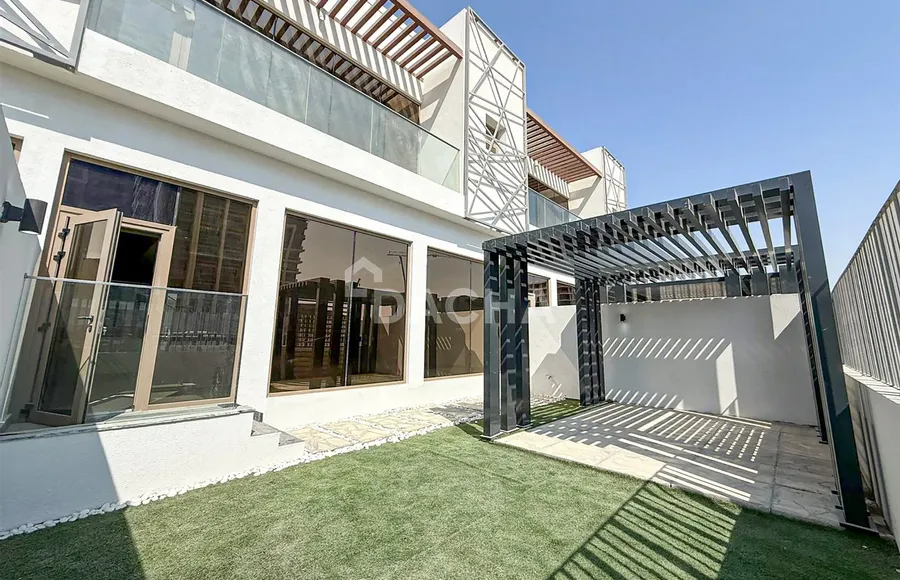 3 bedroom townhouse for sale - Dacha