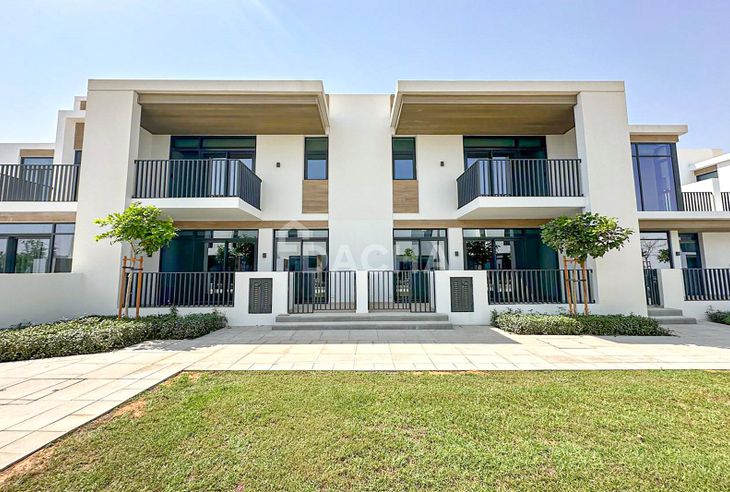 3 bedroom townhouse to rent banner - Dacha