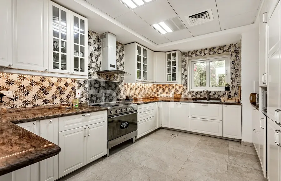 4 bedroom villa to rent - Dacha
