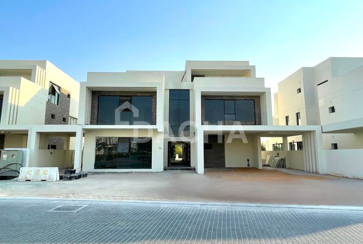 8 bedroom villa for sale banner - Dacha