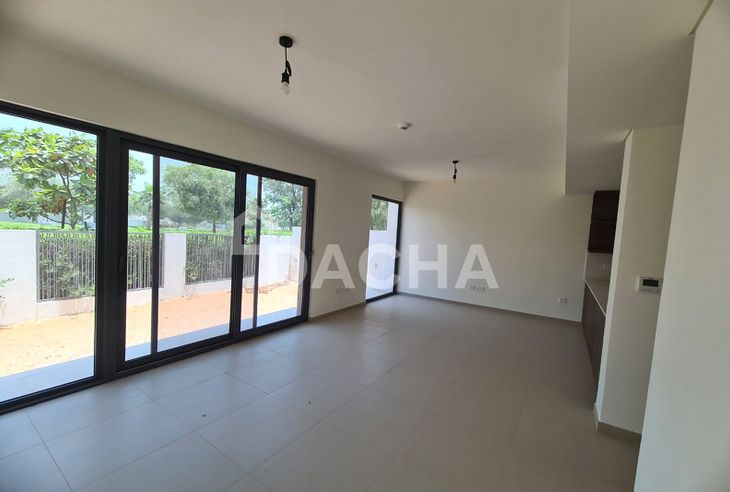 4 bedroom townhouse to rent banner - Dacha