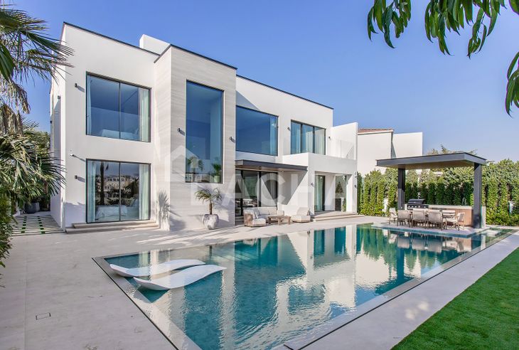 5 bedroom villa for sale banner - Dacha