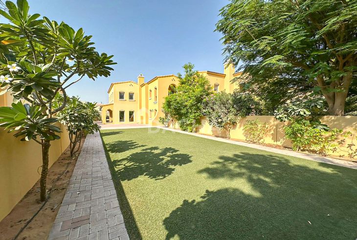 4 bedroom townhouse to rent banner - Dacha